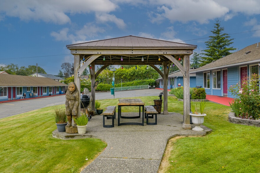 More Photos Of 787 N Central Blvd, Coquille Hotel For Sale