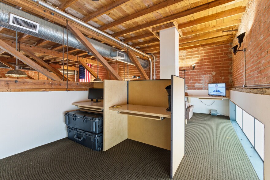 More Photos Of 311-321 Sixth St, San Antonio Office For Sale