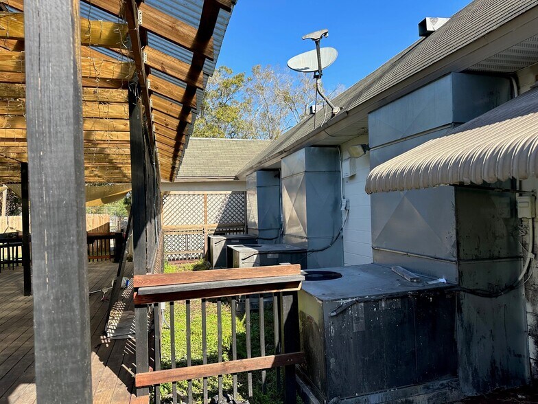 More Photos Of 8804 66th St N, Pinellas Park Bar For Sale