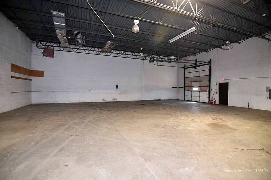 More Photos Of 1041 Trine Ct, St Charles Manufacturing For Lease