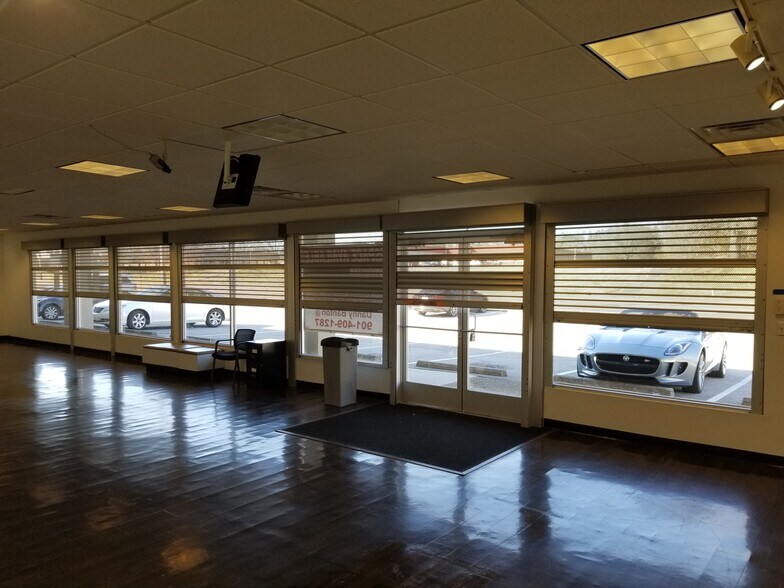 More Photos Of 6301-6313 Stage Rd, Memphis Storefront Retail Office For Sale