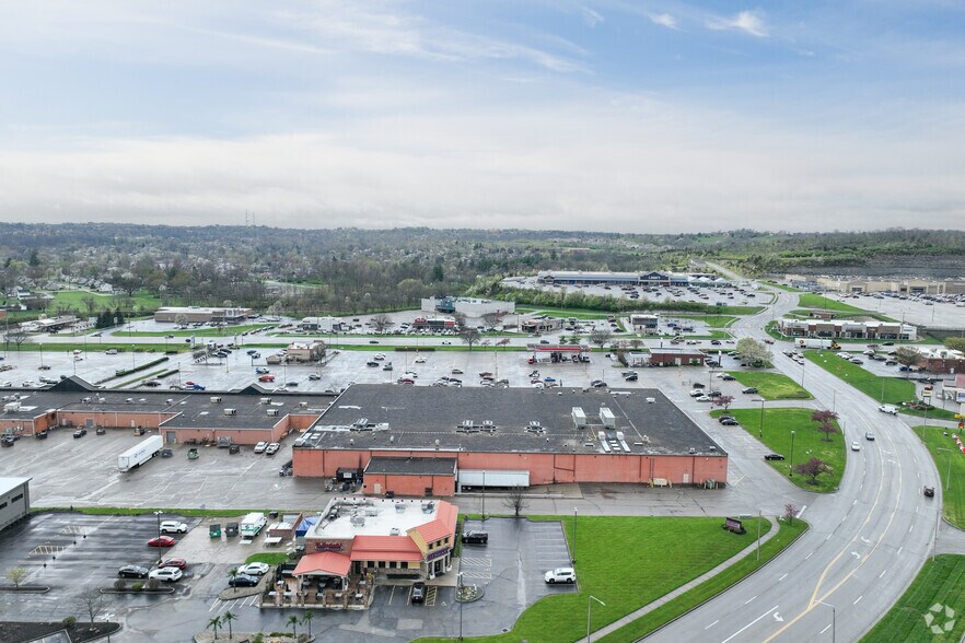 More Photos Of 1474 Main St, Hamilton Supermarket For Lease