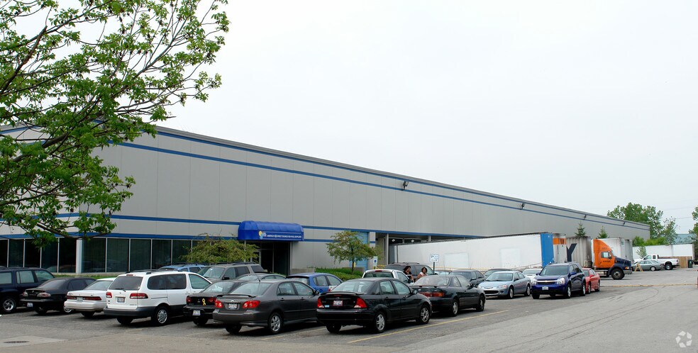 More Photos Of 320-360 Industrial Dr, West Chicago Distribution For Lease