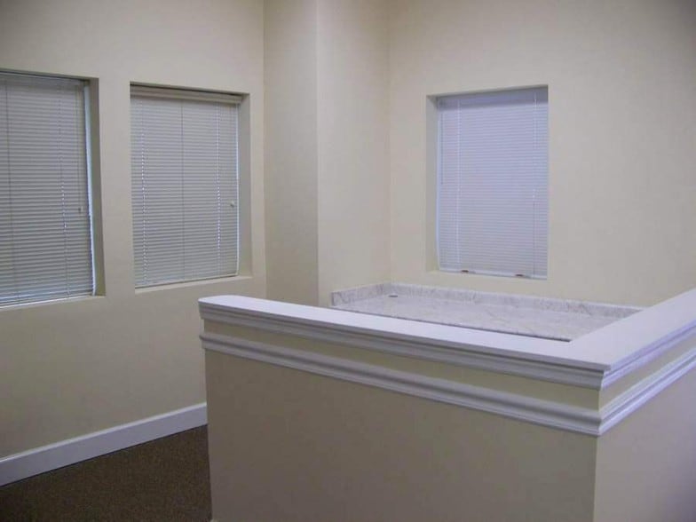 More Photos Of 136 Beach City Rd, Hilton Head Flex For Lease