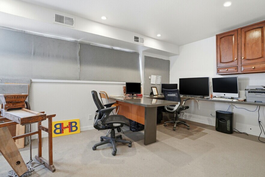 More Photos Of 916 American St, San Carlos Warehouse For Lease