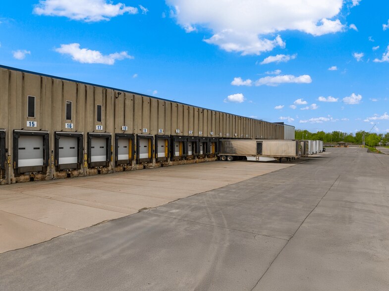 More Photos Of 7245 Henry Clay Blvd, Liverpool Distribution For Sale