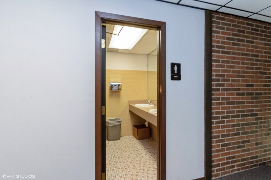 More Photos Of 675 E Irving Park Rd, Roselle Office Residential For Sale