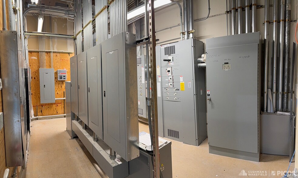 More Photos Of 2701-2731 E Elvira Rd, Tucson Research And Development For Lease