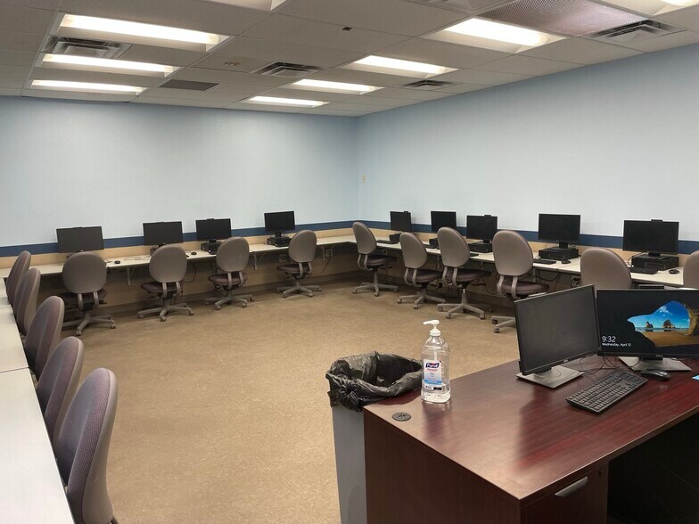 More Photos Of 2100 Summit Ct, Las Cruces Office For Sale