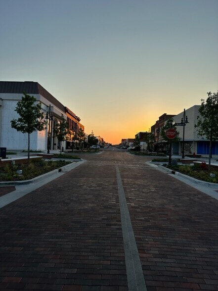 More Photos Of 231 W Main St, Denison Office For Lease