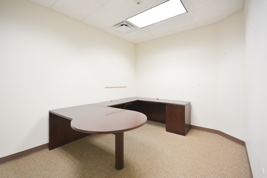 More Photos Of 17300 Chenal Pky, Little Rock Office For Lease