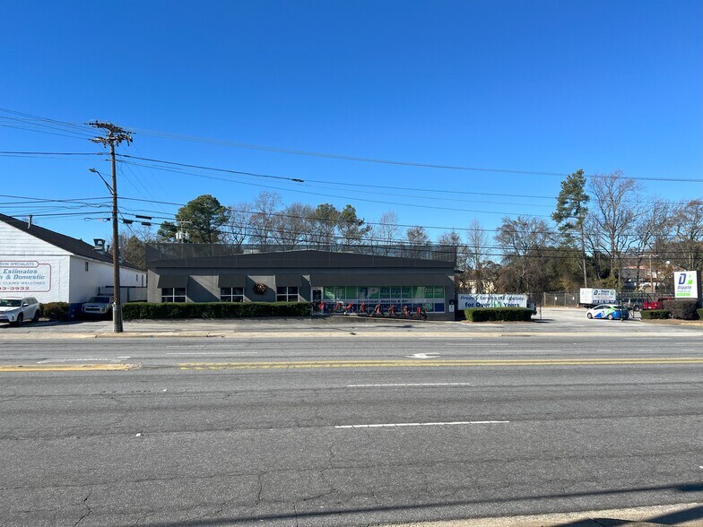 More Photos Of 211 N Pleasantburg Dr, Greenville Light Manufacturing For Sale