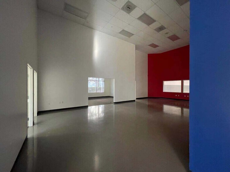 More Photos Of 40 Tesla, Irvine Manufacturing For Lease