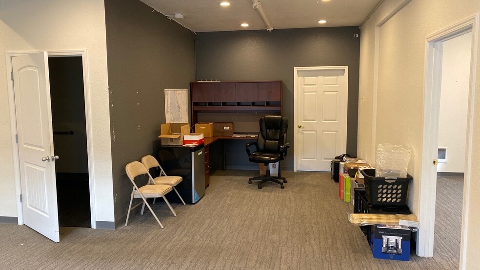 More Photos Of 2693 Delta Ring Rd, Ferndale Warehouse For Lease