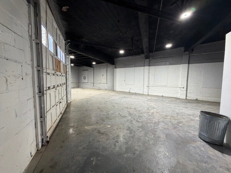 More Photos Of 1160 Homestead St, Baltimore Auto Repair For Lease