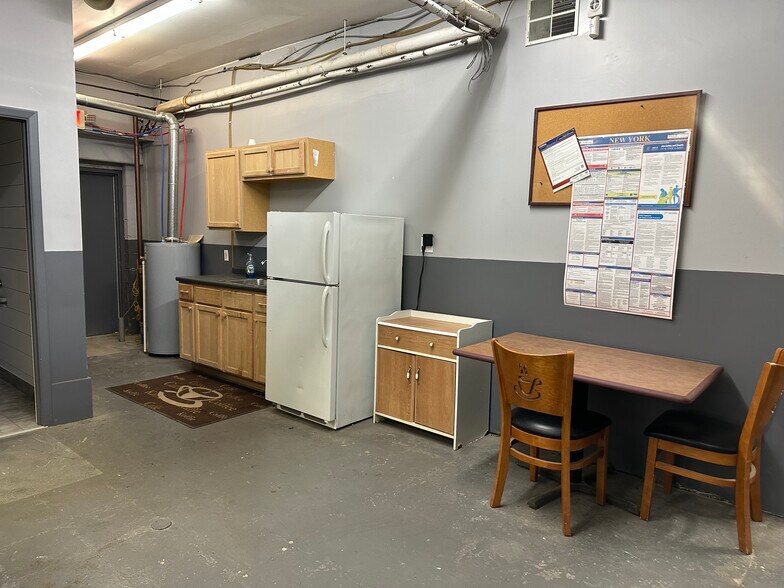 More Photos Of 1711 N Clinton Ave, Rochester Office For Lease