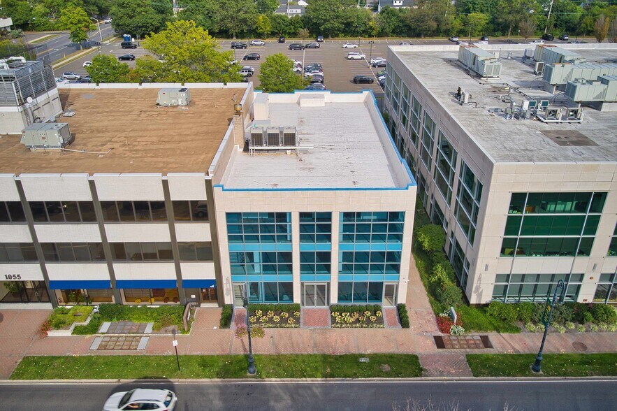 More Photos Of 1051 Franklin Ave, Garden City Office For Sale