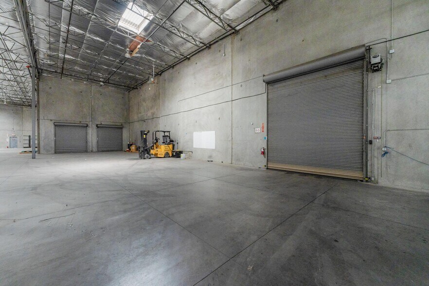 More Photos Of 7490 Commercial Way, Henderson Warehouse For Lease