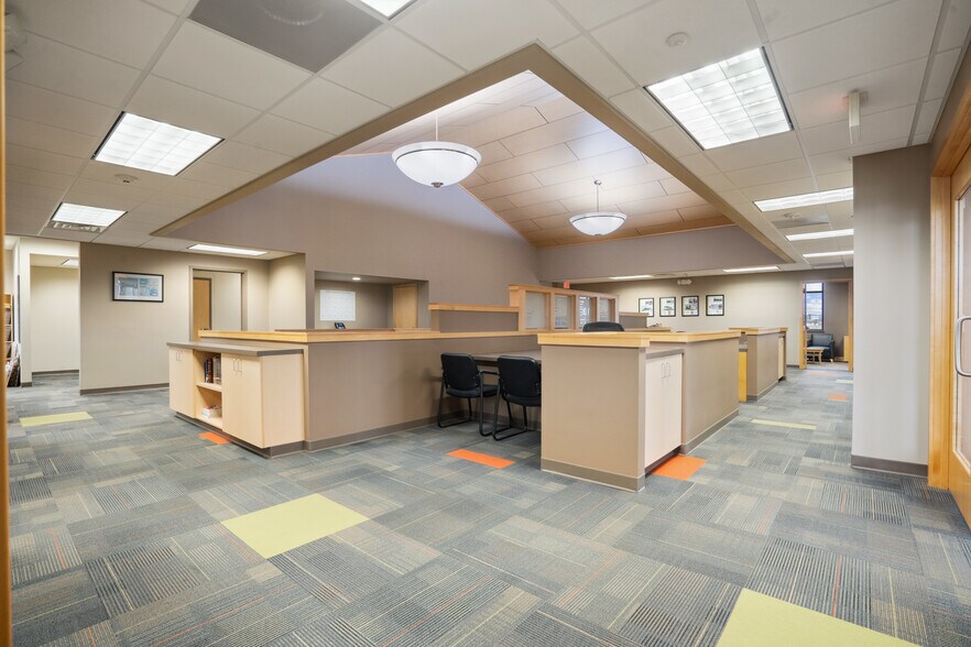 More Photos Of 3015 Greyhound Dr, Waterloo Medical For Lease