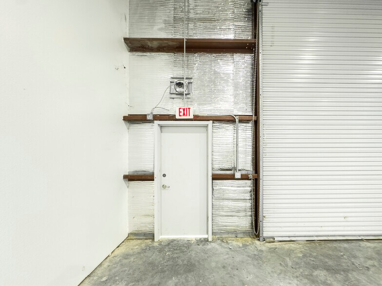 More Photos Of 9013 Pagewood Ln, Houston Warehouse For Sale