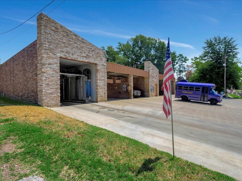 Primary Photo Of 611 Tenaha St, Center Carwash For Sale