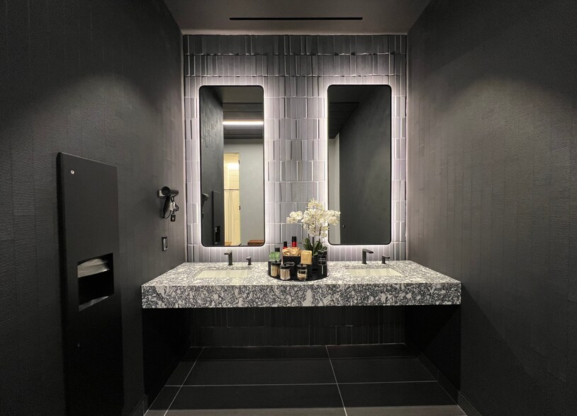 More Photos Of 110 East Blvd, Charlotte Office For Lease