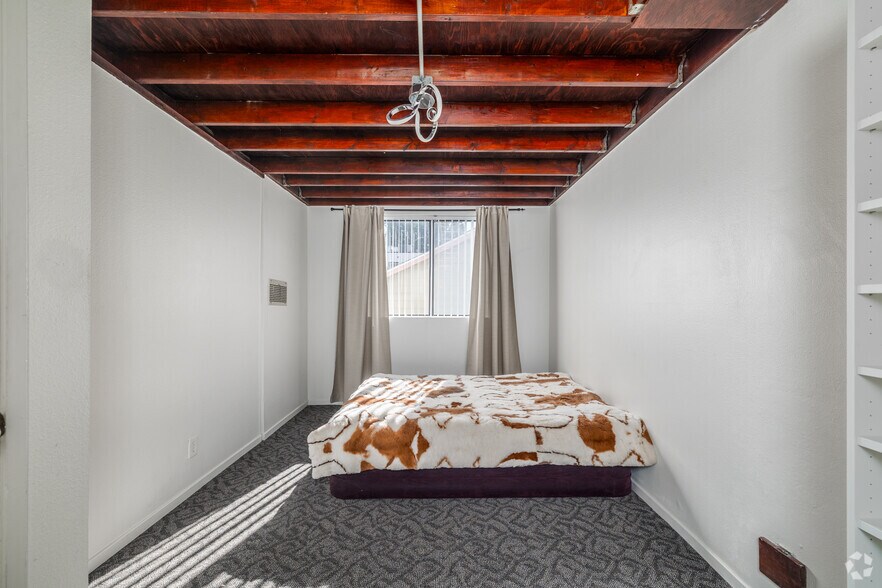 More Photos Of 1943 Vista Del Mar Ave, Los Angeles Apartments For Sale
