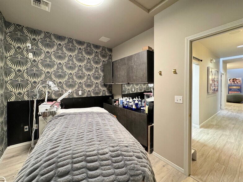 More Photos Of 542-544 N 5th Ave, Sequim Medical For Sale