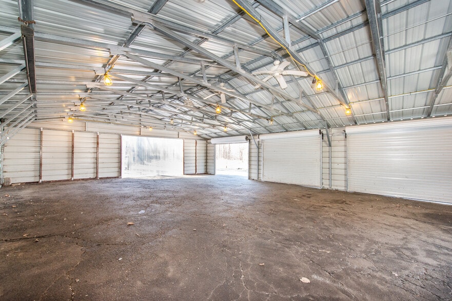 More Photos Of 8 Stonehedge Ln, Byram Township Veterinarian Kennel For Sale