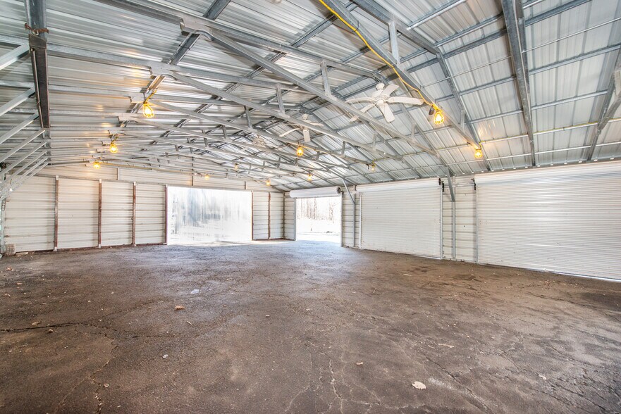 More Photos Of 8 Stonehedge Ln, Byram Township Veterinarian Kennel For Sale