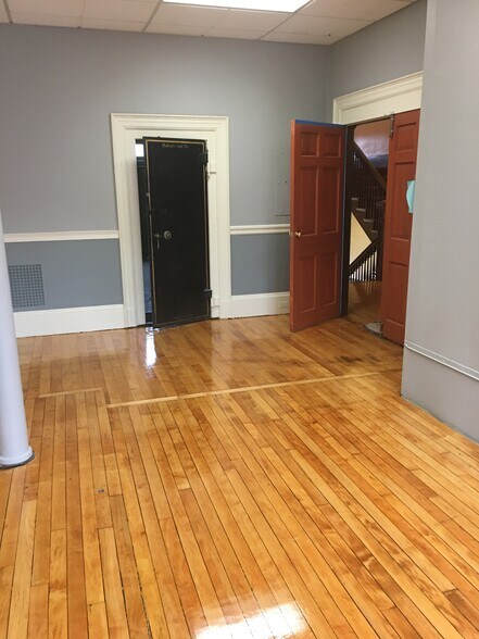 More Photos Of 1 Westinghouse Plz, Hyde Park Office For Lease