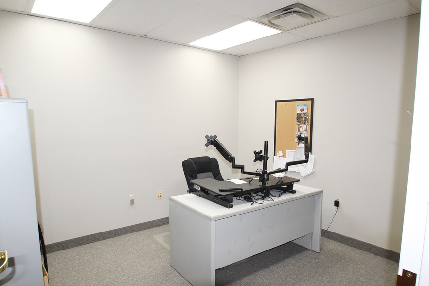 More Photos Of 150 Smokerise Dr, Wadsworth Office Residential For Sale