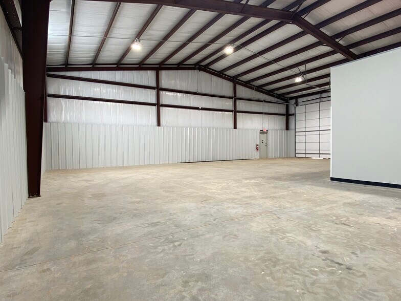 More Photos Of 7605 NW 79th Pl, Oklahoma City Industrial For Lease