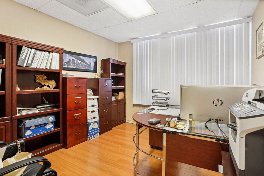 More Photos Of 6450 Bellingham Ave, North Hollywood Storefront Retail Office For Sale