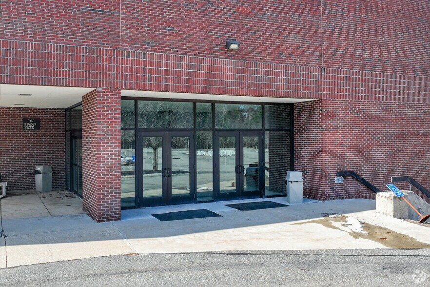 More Photos Of 5 Davis Farm Rd, Portland Office For Sale