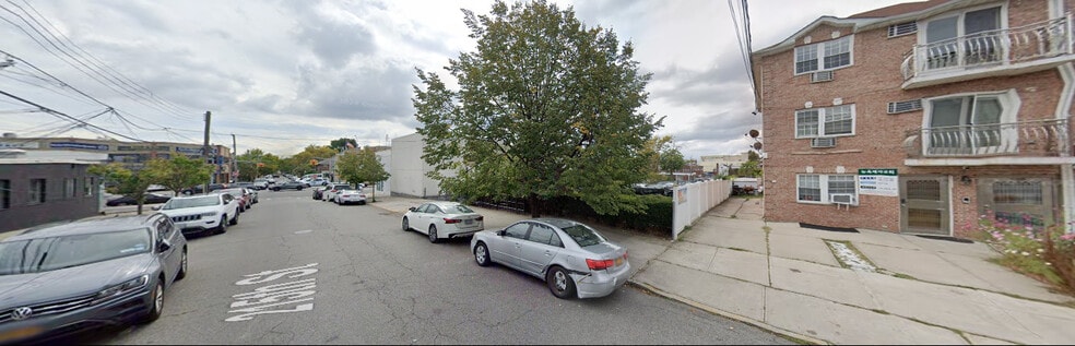 More Photos Of 4324 215th St, Bayside Apartments For Lease