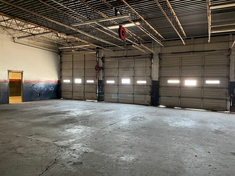 More Photos Of 1804 5th Ave S, Jasper Flex For Lease