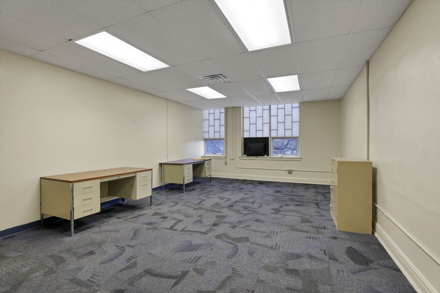 More Photos Of 300 E Auburn Ave, Springfield Office For Sale