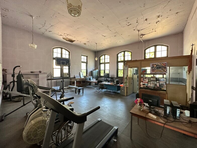 More Photos Of 7800 S Loomis Blvd, Chicago Religious Facility For Sale