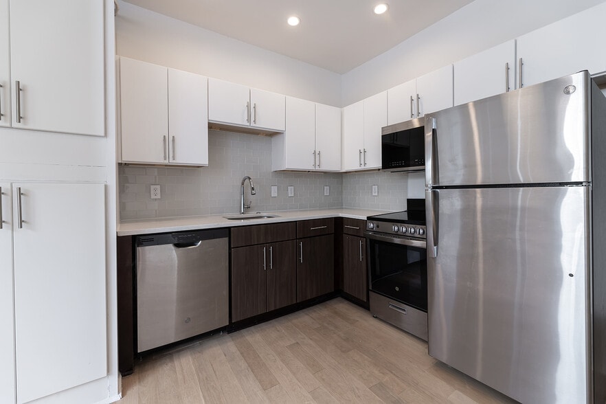 More Photos Of 1796-1800 Poplar Ave, Memphis Apartments For Sale