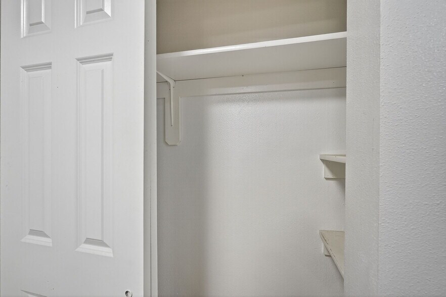 More Photos Of 800 13th St, West Des Moines Apartments For Sale