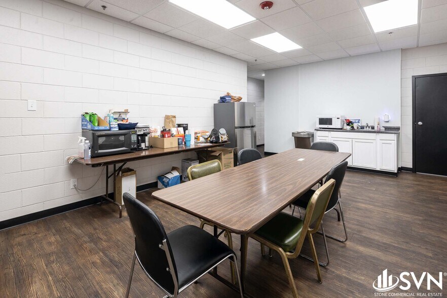 More Photos Of 2425 Palumbo Dr, Lexington Warehouse For Lease