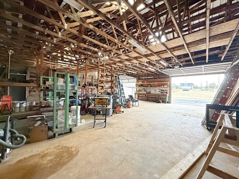 More Photos Of 816 21st Ave E, Tuscaloosa Industrial For Lease