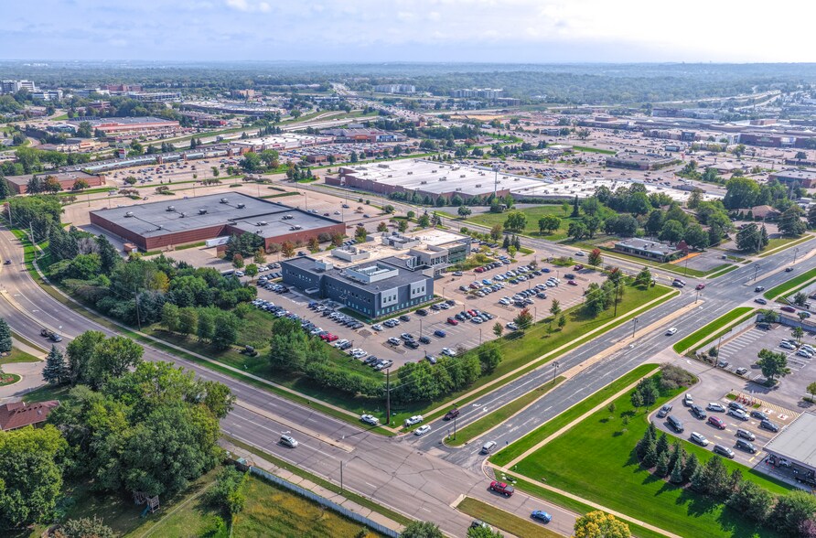 More Photos Of 1000 140th St W, Burnsville Medical For Lease