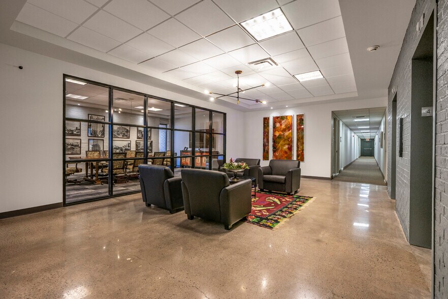 More Photos Of 11212 N May Ave, Oklahoma City Office For Lease