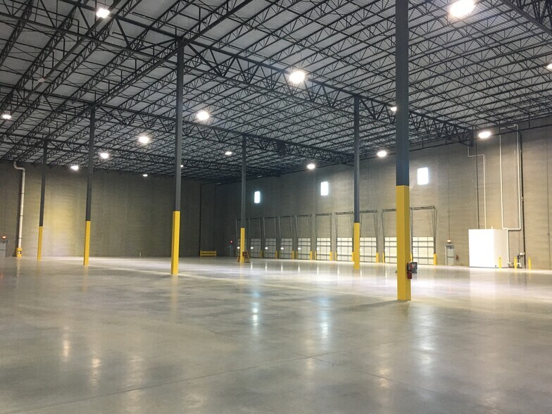 More Photos Of 999 E Edgar Rd, Linden Warehouse For Lease