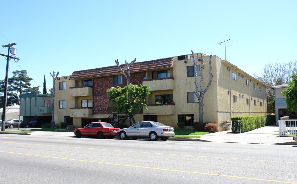 More Photos Of 13956 Vanowen St, Van Nuys Apartments For Sale