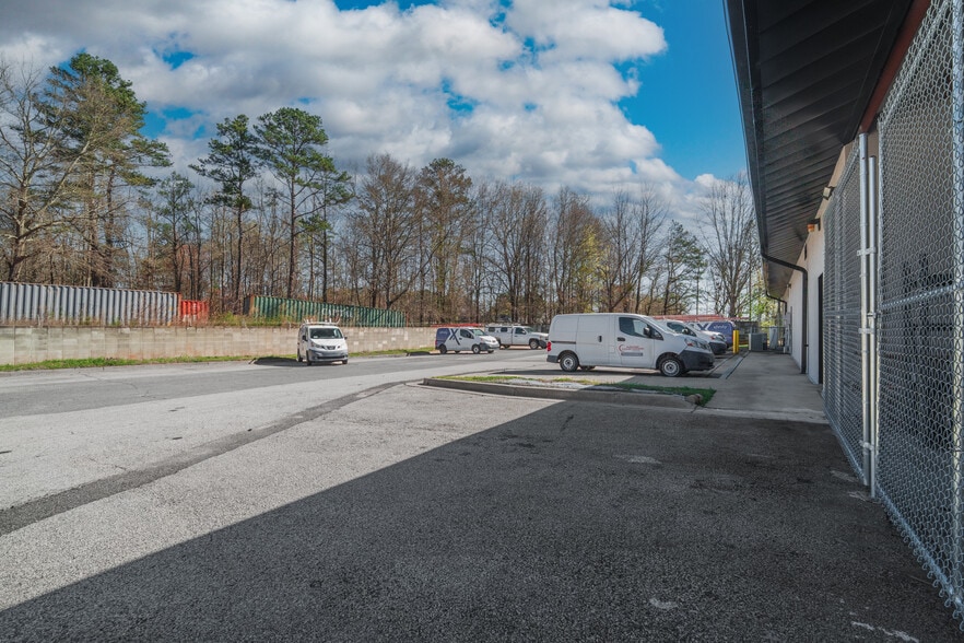 More Photos Of 2370 Justin Trl, Alpharetta Light Manufacturing For Sale