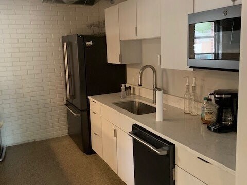 More Photos Of 2075 E 14 Mile Rd, Birmingham Loft Creative Space For Lease