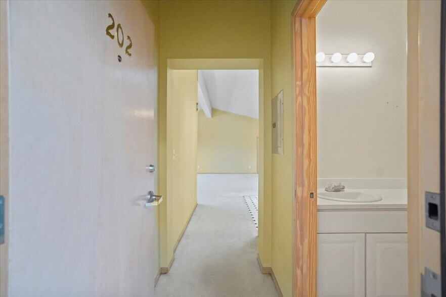 More Photos Of 171 Sunset Blvd, Cannon Beach Storefront Retail Residential For Sale